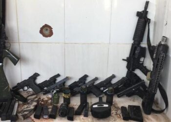 Tiroteio entre policiais e suspeitos deixa pelo menos 13 mortos no RJ
