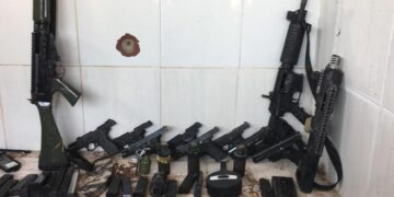 Tiroteio entre policiais e suspeitos deixa pelo menos 13 mortos no RJ