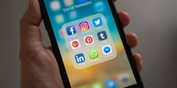 Facebook é pego dando sugestões de busca bem estranhas aos usuários