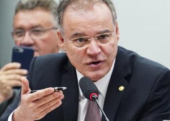 ‘Não vou impor uma solução e destruir a reforma’, diz Samuel Moreira