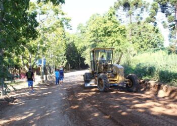 Nova Alvorada: Secretaria Municipal de Obras realizou o patrolamento do trecho que liga Morangueira à Passo da Laje