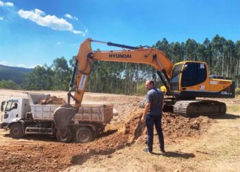 ENCANTADO | Com incentivo da Administração começam as obras para granja de postura em Linha Chiquinha