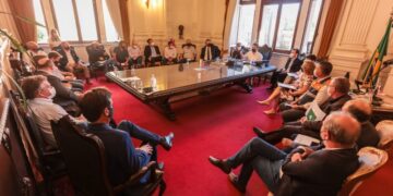 Leite discute efeitos da estiagem com representantes de entidades relacionadas à agropecuária no RS