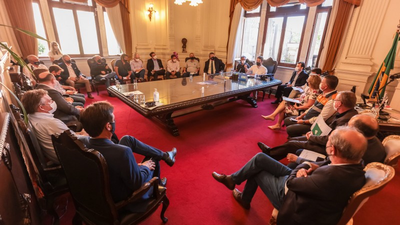 Leite discute efeitos da estiagem com representantes de entidades relacionadas à agropecuária no RS