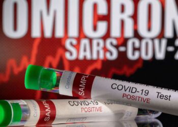 Riscos da Ômicron são 50% a 60% inferiores aos da variante Delta