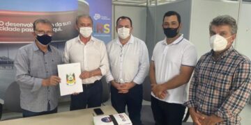 GUAPORÉ | Poder Executivo assina convênio com o Governo Estadual para pavimentação da estrada vicinal da Linha Quinta