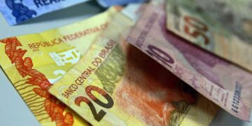 Trabalhadores passam a receber salário mínimo de R$ 1,2 mil