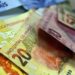 Trabalhadores passam a receber salário mínimo de R$ 1,2 mil