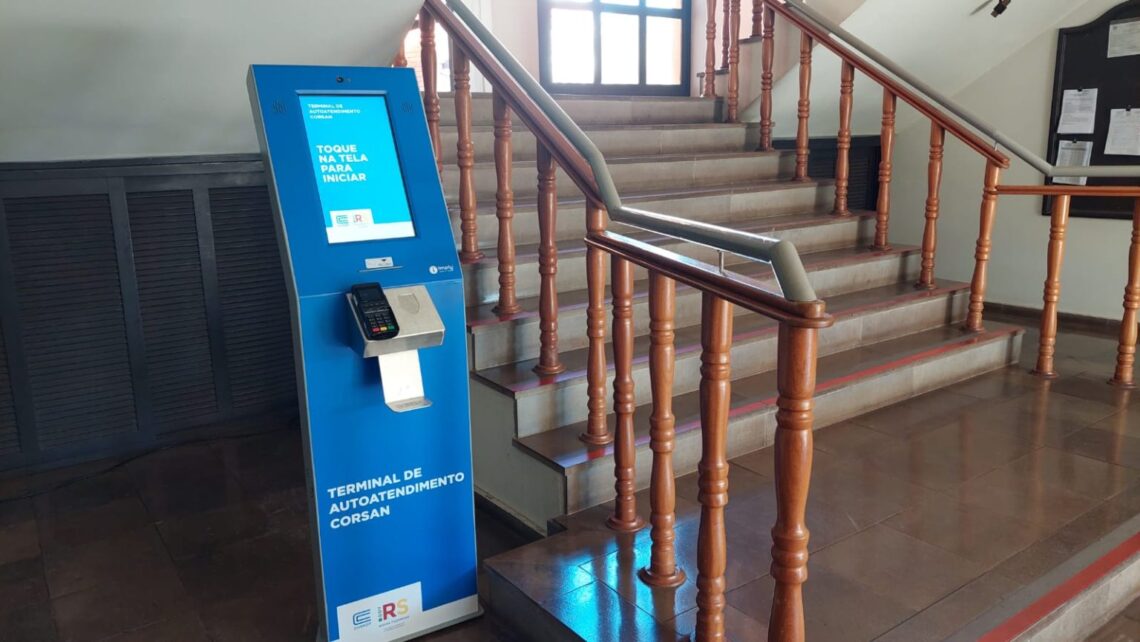 SERAFINA CORRÊA | Totem de autoatendimento da Corsan é instalado na Prefeitura
