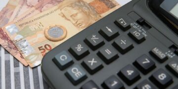 Mercado financeiro volta a diminuir previsão de crescimento em 2022