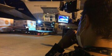 Brasil recebe primeiro lote de vacinas contra covid-19 para crianças