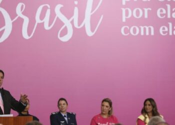 Governo lança programas de proteção e incentivo às mulheres