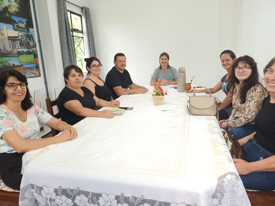 CAMPOS BORGES | Reunião com Agricultores familiares trata sobre o fornecimento de alimentos para preparo da Merenda Escola referente ao ano letivo de 2024