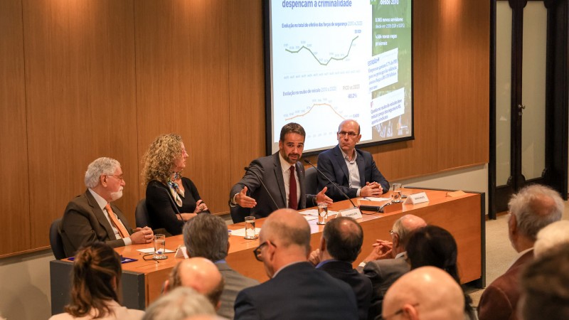 Governador abre ciclo de debates da Fundação FHC com palestra sobre política de reestruturação do Estado