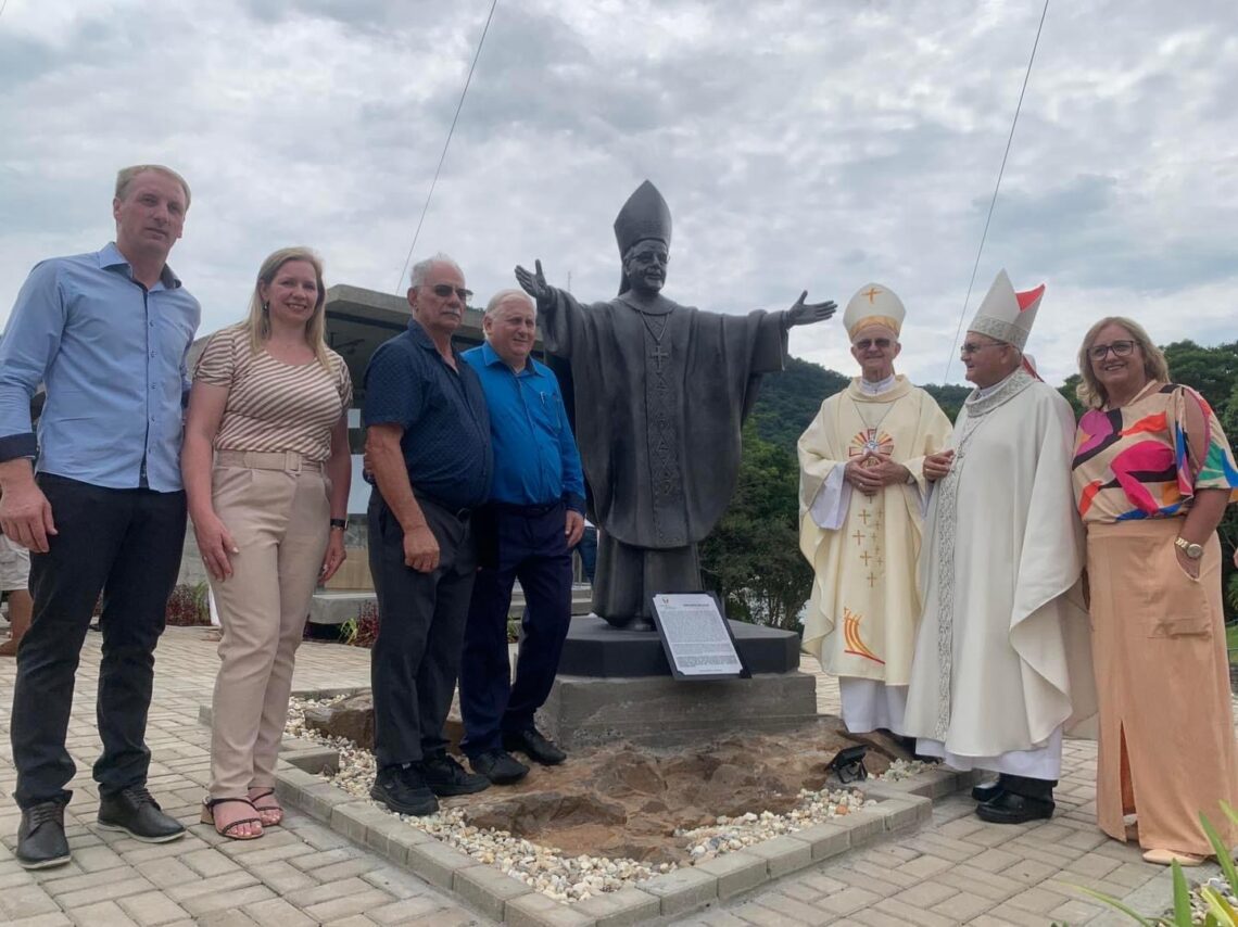 Memorial Dom Gentil Delazari é inaugurado em Relvado