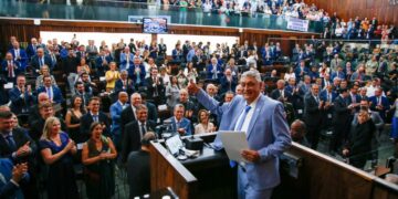 Adolfo Brito é empossado como presidente da ALRS em sessão solene