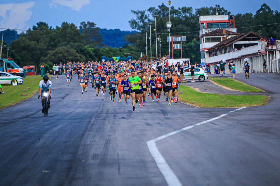 6ª Guaporé Night Run reúne mais de mil corredores no Autódromo Internacional Nelson Luiz Barro