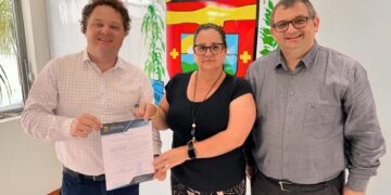 QUINZE DE NOVEMBRO | Prefeito juntamente com o Vice Prefeito realizou a assinatura de posses de novos Servidores Públicos da Prefeitura Municipal
