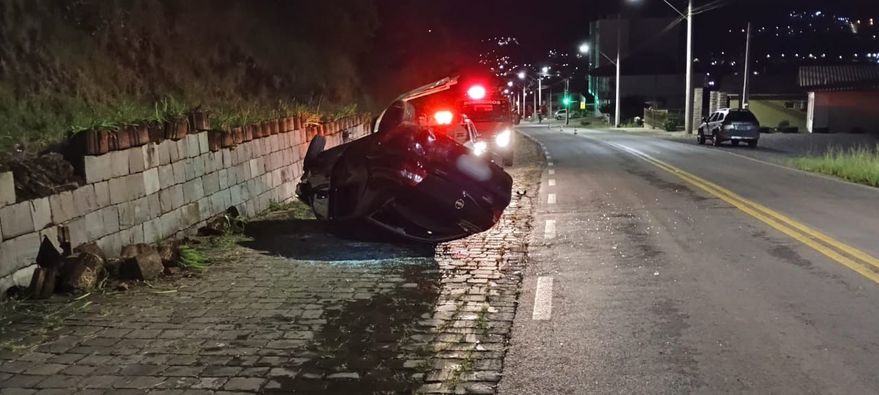 SERAFINA CORRÊA | Brigada Militar e SCAB atendem capotamento