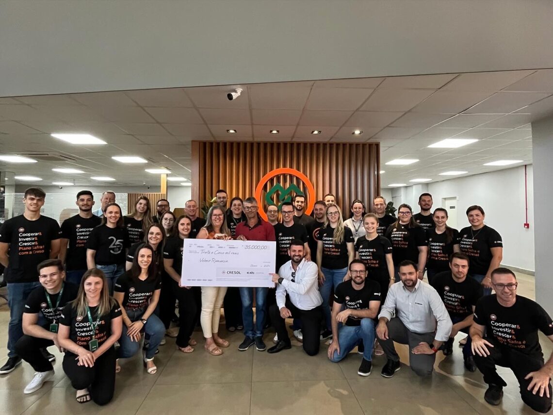 Cresol Noroeste entrega prêmio de R$ 35 mil reais para cooperado de Constantina