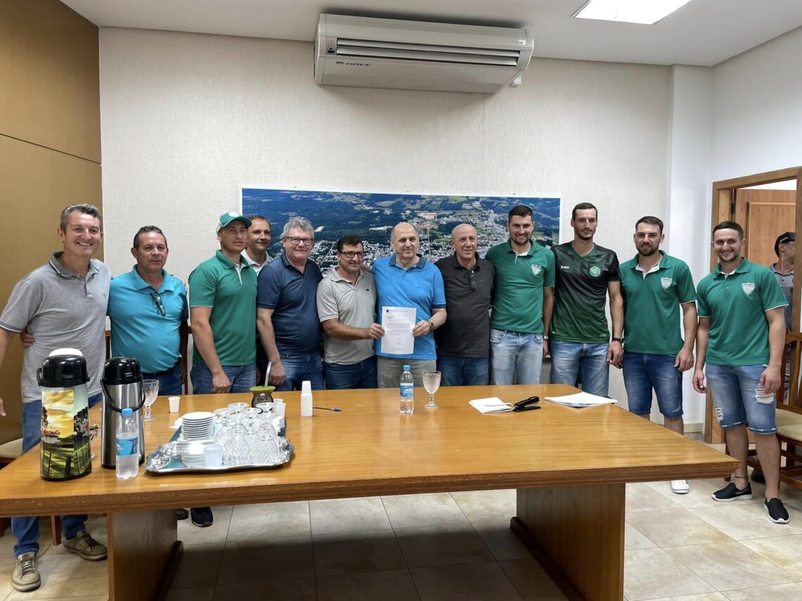 Deputado Dirceu Franciscon esteve em Arvorezinha