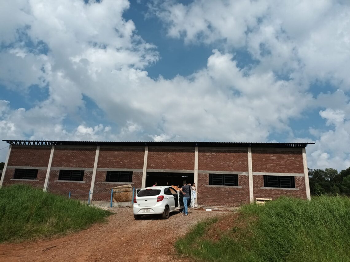 CAMPOS BORGES | Obra Quadra Coberta Fechada Linha Teodoro