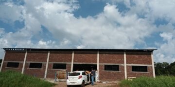CAMPOS BORGES | Obra Quadra Coberta Fechada Linha Teodoro