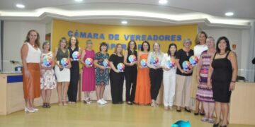 TAPERA | Legislativo taperense homenageou 12 mulheres à noite passada