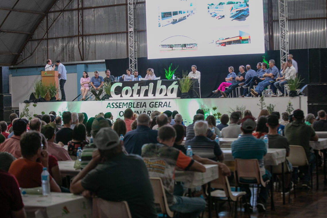 Assembleia Geral Extraordinária e Ordinária da Cotribá reúne centenas de associados e colaboradores em Ibirubá