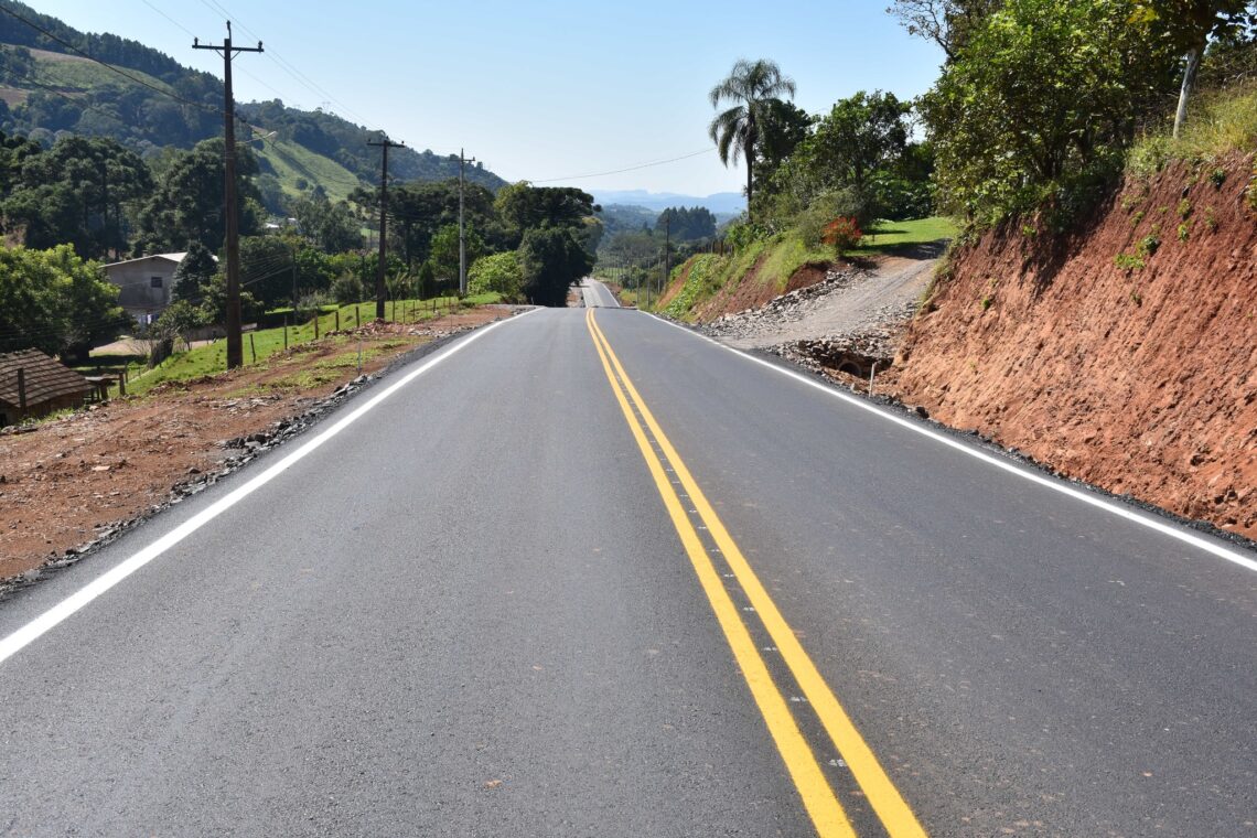 SERAFINA CORRÊA | Inaugurada a primeira etapa da pavimentação asfáltica da estrada de acesso às Capelas Santana e São João