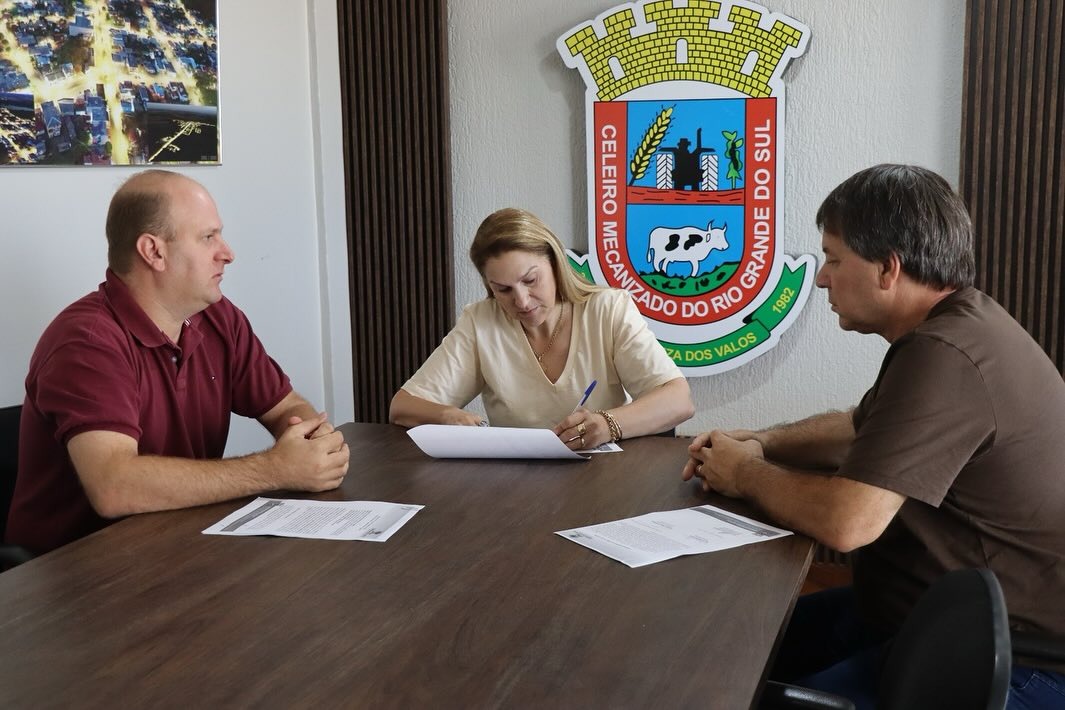 FORTALEZA DOS VALOS | Prefeitura assina contrato para pavimentação de ruas do município