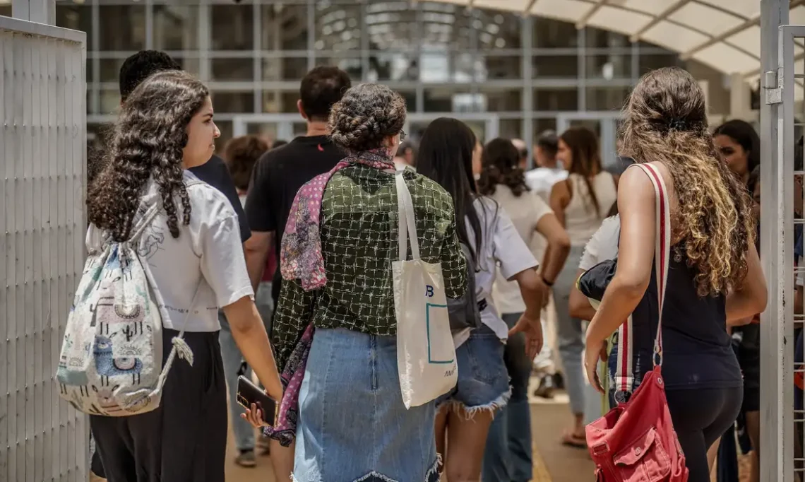 Dados para inscrição no Prouni devem ser entregues até hoje