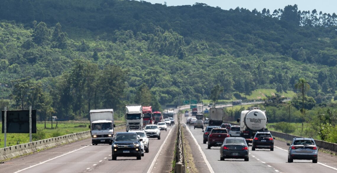 CCR ViaSul registra mais de 900 mil veículos durante feriado de Páscoa
