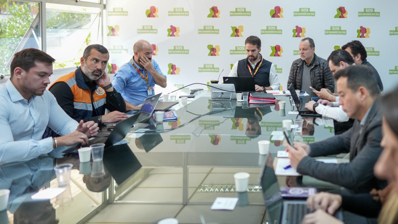 Governador discute medidas de apoio ao turismo no Estado