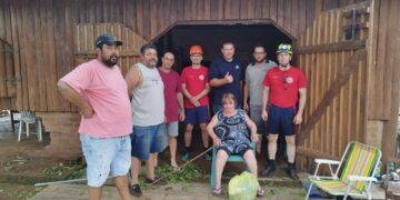 Isolada, senhora de 78 anos foi salva por bombeiros e populares de Guaporé na Comunidade Olaria em Anta Gorda