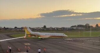 Avião de Gustavo Lima chega a Caxias do Sul com donativos para o RS