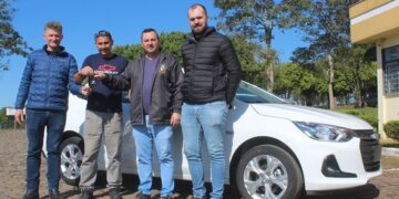 DOUTOR RICARDO | Secretaria da Saúde recebe carro novo
