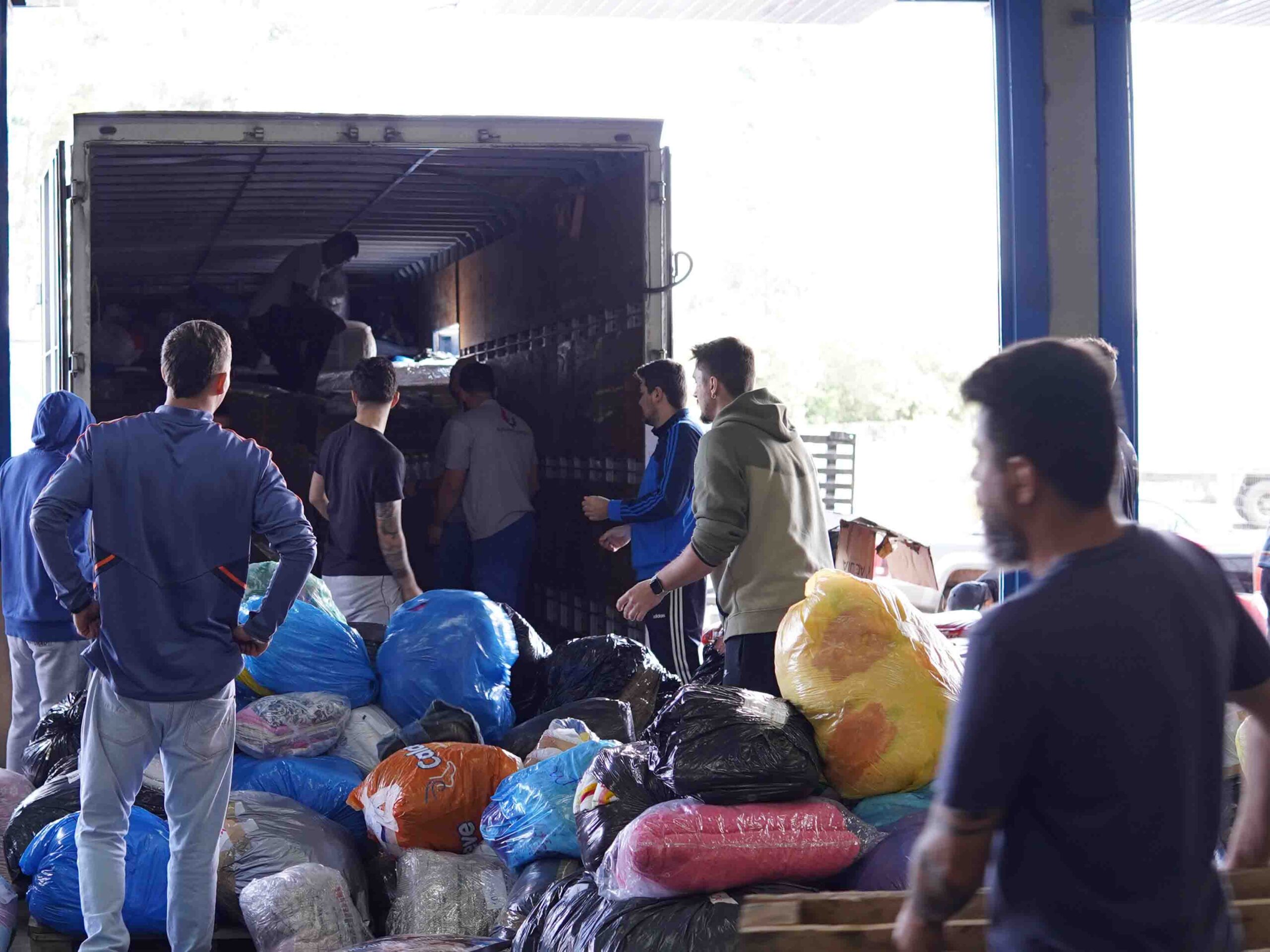 Sicredi dobra o valor arrecadado em movimento nacional para o Rio Grande do Sul e inicia nova mobilização