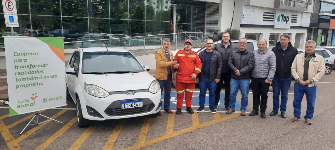 SICREDI BOTUCARAÍ RS/MG- Fundo Social entrega Carro para Bombeiros Voluntários de Arvorezinha