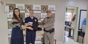 SAMU entrega kits de primeiros socorros para o Pelotão da Brigada Militar de Espumoso