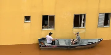 Morador de Canoas descreve fuga de alagamentos e diz que vive pesadelo