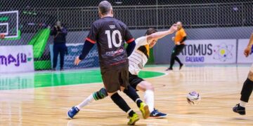 GUAPORÉ | Bons jogos esquentam a noite no Municipal