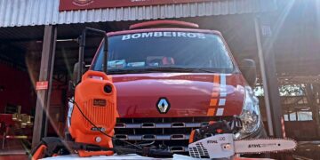 Corpo de Bombeiros Militar doa equipamentos para o SCAB de Serafina Corrêa