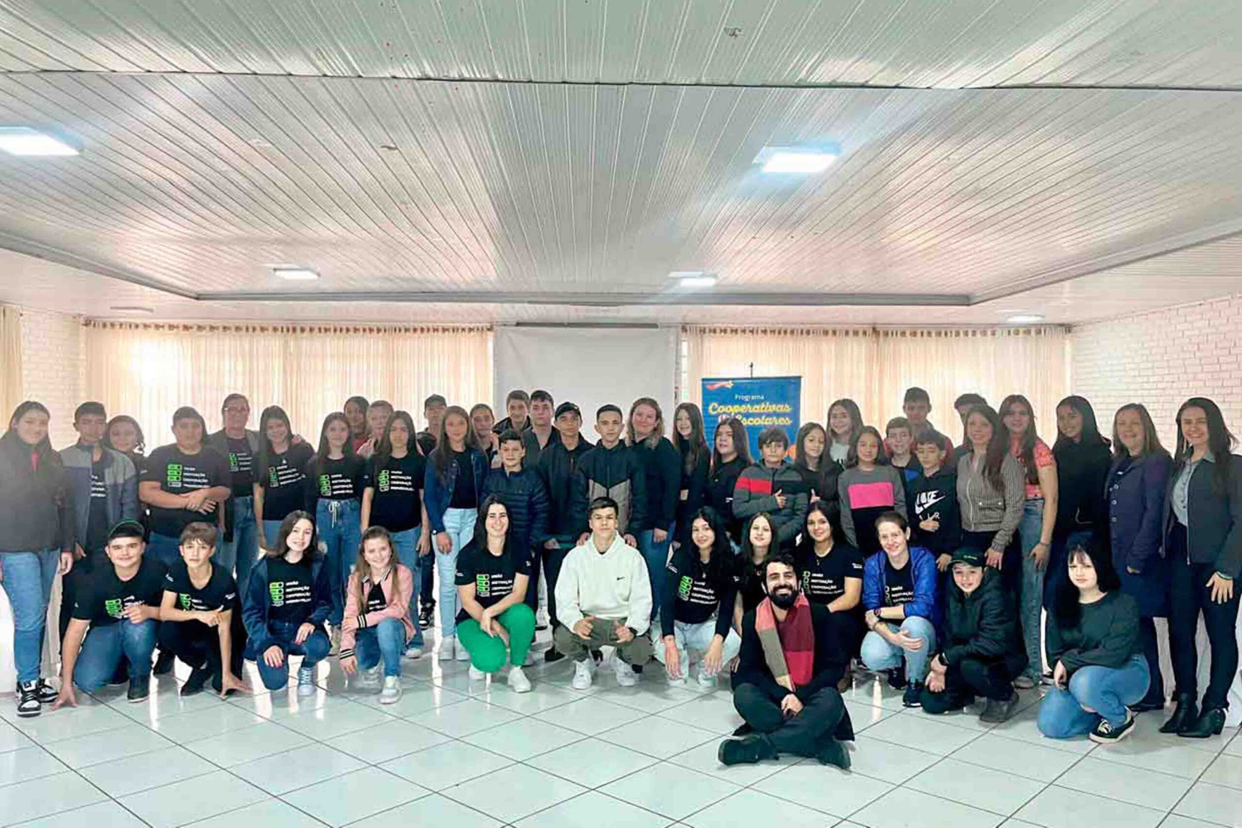 Desenvolvimento do Cooperativismo da Sicredi Botucaraí RS/MG desenvolve conversa com o CAS, visita na Sede Regional e Oficina de Desinibição