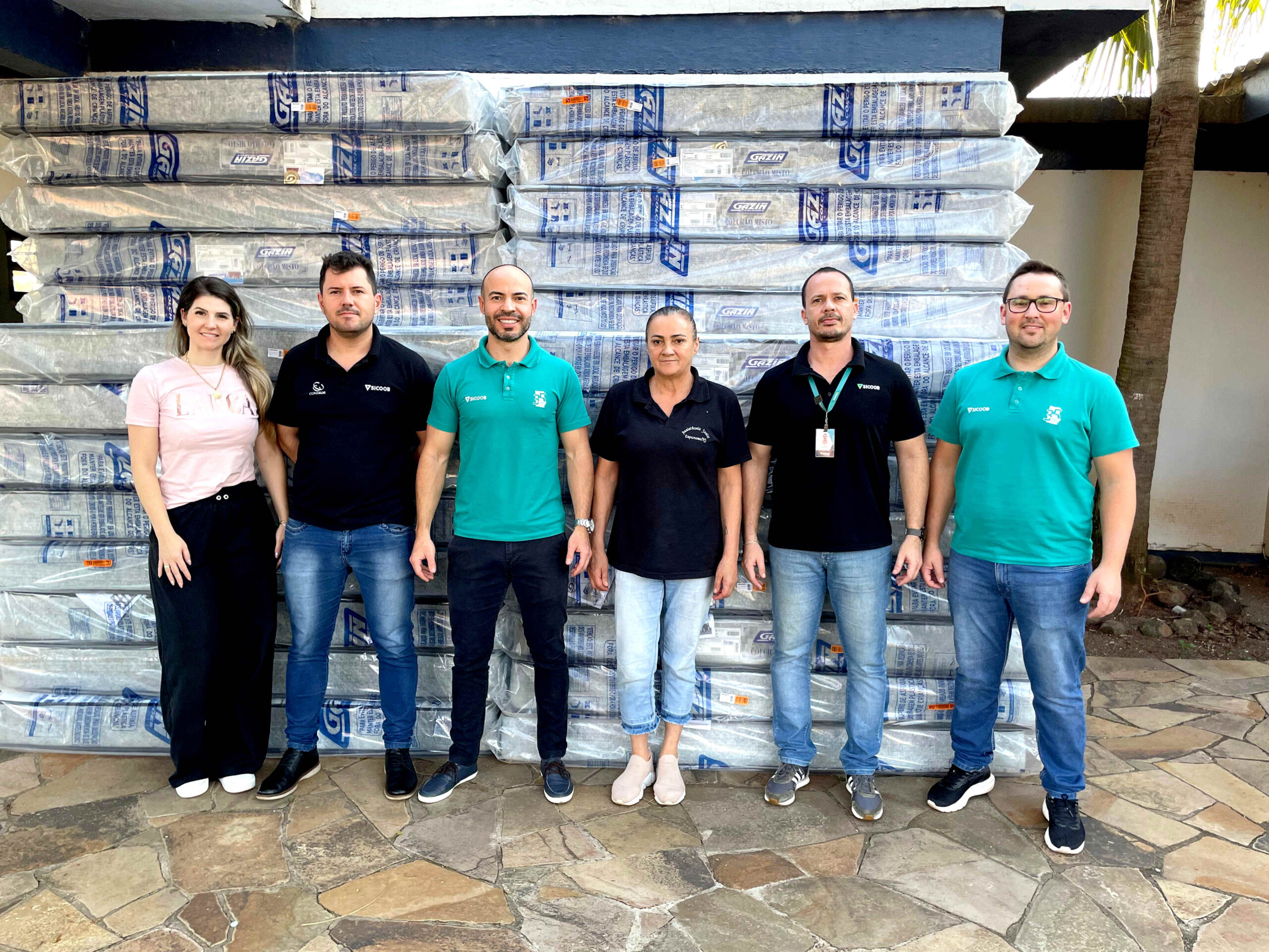 Famílias atingidas pelas cheias do Rio Jacuí recebem donativos do Sicoob em Espumoso