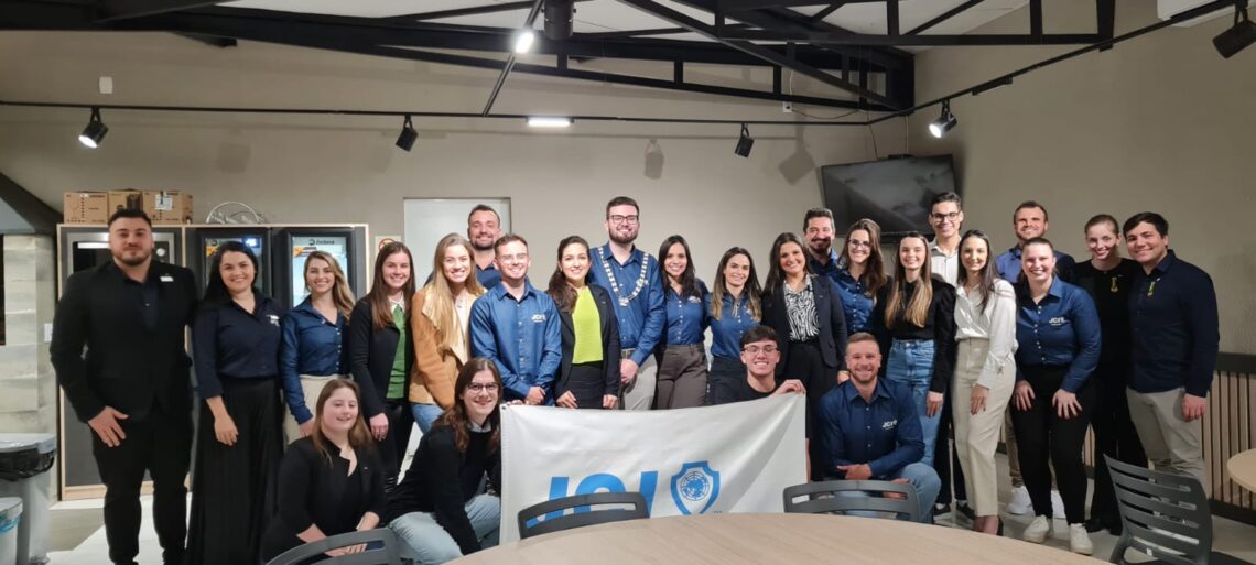 Novos membros ingressam na JCI de Espumoso