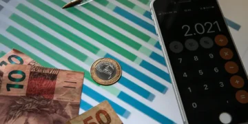 Com demanda interna aquecida, economia cresce 0,3% em maio, diz FGV