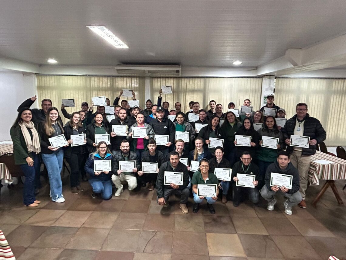 Equipes da área de varejo participam de treinamento com Márcio Mâncio