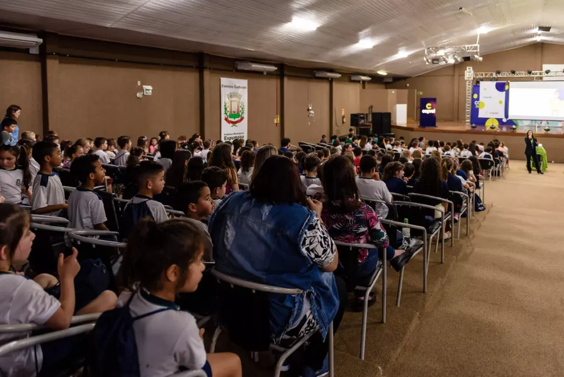 Coprel na Escola e reunião com cooperantes em Espumoso reforça presença da Coprel nos municípios da área de atuação