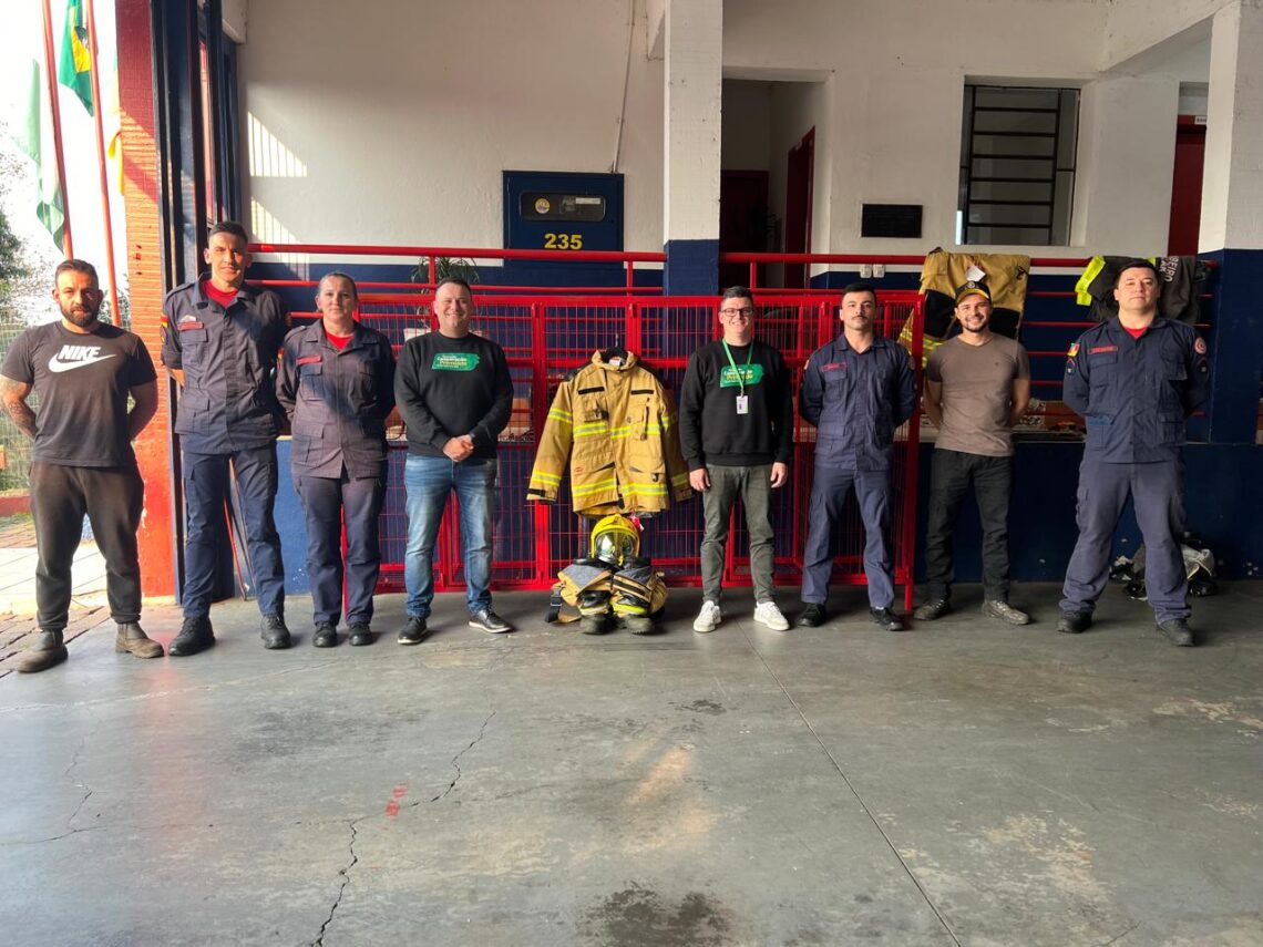 GUAPORÉ | Bombeiros recebem doação das agências do Sicredi